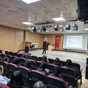 Demirci’de “Dijital Dünyada Çocuk Hakları” Sunumu Gerçekleştirildi - fotoğraf 3