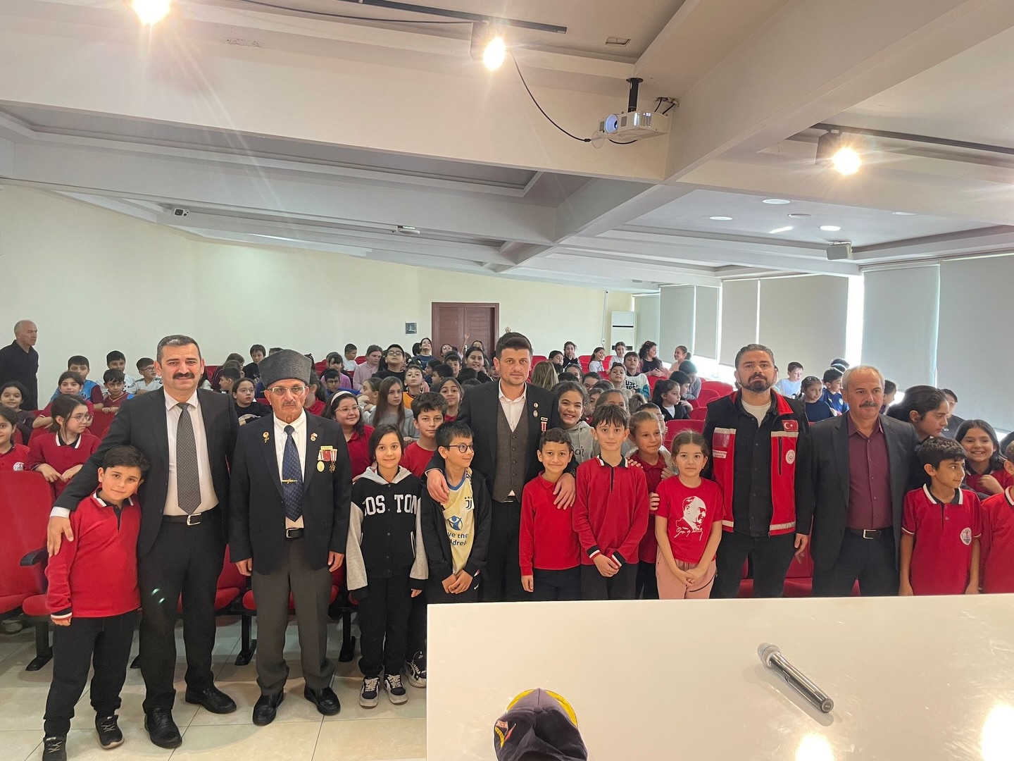 Gençler Kahramanlarla Buluştu: Vatan Sevgisi Birinci Ağızdan Anlatıldı