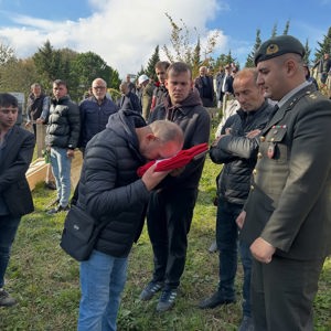 Kıbrıs Gazisi Şaban Güneş, düzenlenen askerî törenle son yolculuğuna uğurlandı.  - fotoğraf 10