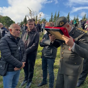 Kıbrıs Gazisi Şaban Güneş, düzenlenen askerî törenle son yolculuğuna uğurlandı.  - fotoğraf 8