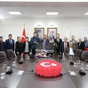3 Aralık Dünya Engelliler Günü Münasebetiyle Sayın Valimiz Osman HACIBEKTAŞOĞLU Makamında Ziyaret Edildi. - fotoğraf 1