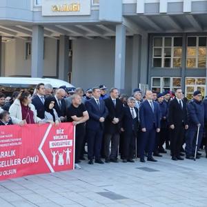 3 Aralık Dünya Engelliler Günü Kapsamında, Valilik Hizmet Binası Önünde Tören Düzenlenmiştir. - fotoğraf 5