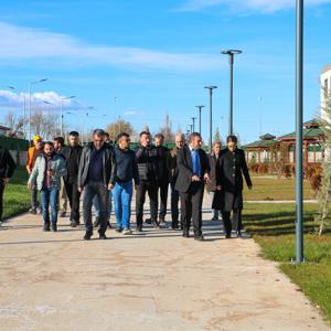 İl Müdürümüz Aydın POLAT, YİKOB Müdürü ve teknik ekipler ile birlikte ilimizde açılması planlanan huzurevinin bina ve çevre düzenlemesine ilişkin incelemelerde bulundu. - fotoğraf 1