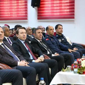 2025 Aile Yılı kapsamında Eğil ilçemizde, liseli öğrencilerimize yönelik olarak yürütülen “Eğil Ailece Okuyor” projesi çerçevesinde düzenlenen Liseler Arası Bilgi Yarışması gerçekleştirildi. - fotoğraf 3