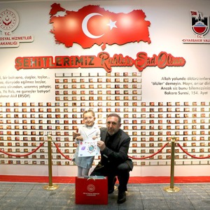 “Benim Renkli Dünyam” temalı resim yarışmasında dereceye giren çocuklarımıza hediyeleri takdim edildi. - fotoğraf 6