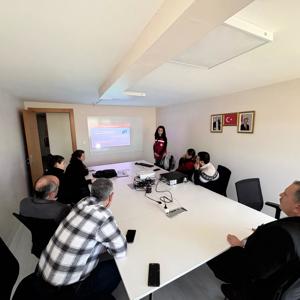 Kırklareli Sanayi ve Teknoloji İl Müdürlüğü personeline yönelik “Kadına Yönelik Şiddetle Mücadele Farkındalık Semineri” düzenlendi. - fotoğraf 2