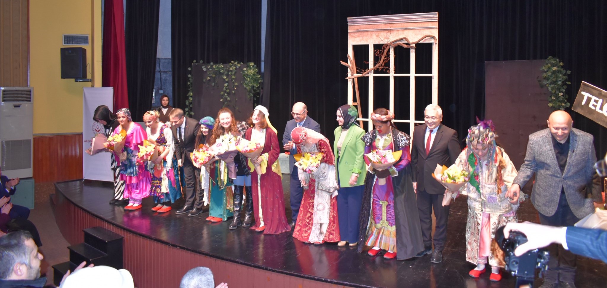 Sahnede Parlayan Küçük Yıldızlar