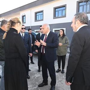 “Valimiz Sayın Murat Zorluoğlu, Vali yardımcılarımız, İl Müdürümüz Aydın Polat, ve teknik ekipler, Sosyal Hizmet Kampüsümüzün geçici kabul sürecine ilişkin incelemelerde bulunmak üzere sahada ziyaret gerçekleştirdi.” - fotoğraf 4