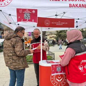İl Genelinde Sahaya Çıkan Ekiplerimiz 'Dijital Dünyada Çocuk Hakları Sözleşmesi' Kapsamında Farkındalık Çalışmalarına Devam Ediyor - fotoğraf 4