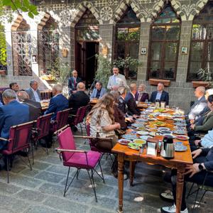 Şehit Yakınları ve Gaziler ile İstişare Toplantısı - fotoğraf 3