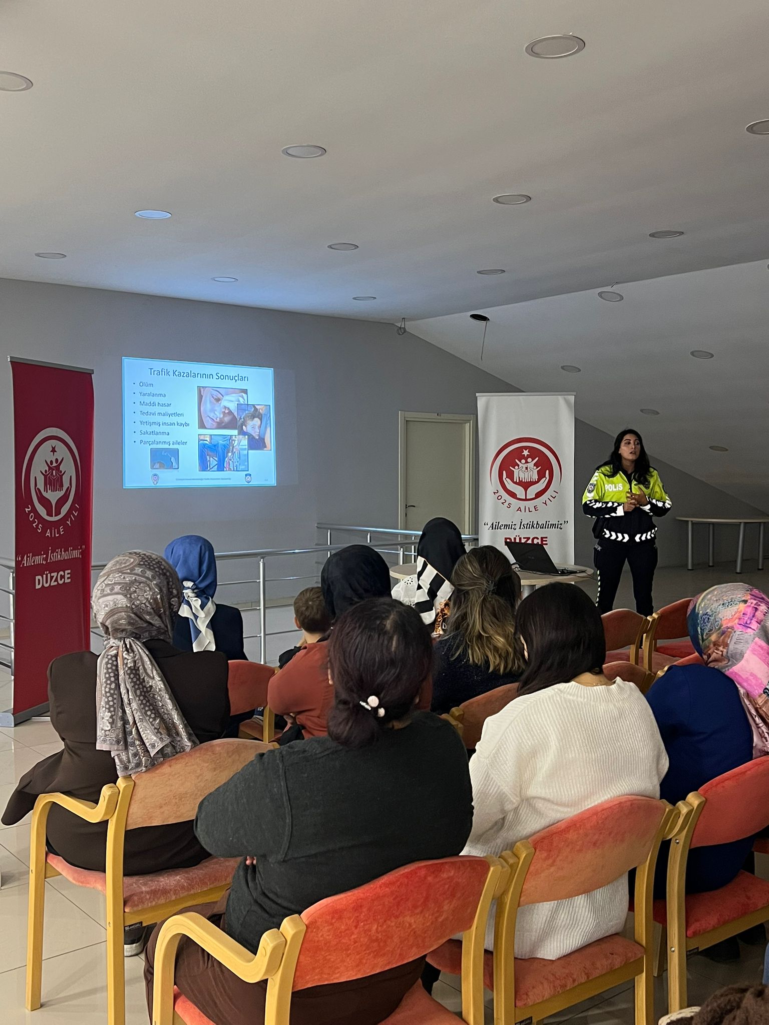 Düzce İl Emniyet Müdürlüğü tarafından Personelimize Karayolu Trafik Güvenliği Eğitimi Verildi.
