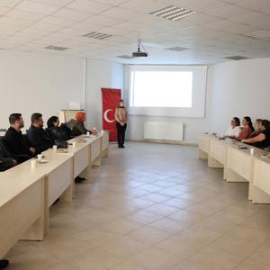 Nevşehir Ticaret ve Sanayi Odasında Girişim Kurulu Başkan ve Kurul Üyelerine, girişimcilere Koruyucu aile hizmetinin bilinirliğinin artırılmasına yönelik bilgilendirme toplantısı  - fotoğraf 1