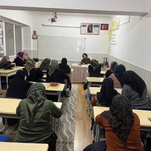 Kadına yönelik şiddetle mücadele ve toplumsal farkındalığın artırılması amacıyla, Hacı Saliha Işıksaçan Camii Kur’an Kursu, Hz. Ömer Camii Kur’an Kursu ve Hacı Ömer Tavsatmaz Camii Kur’an Kursu kursiyerlerine yönelik eğitim - fotoğraf 4