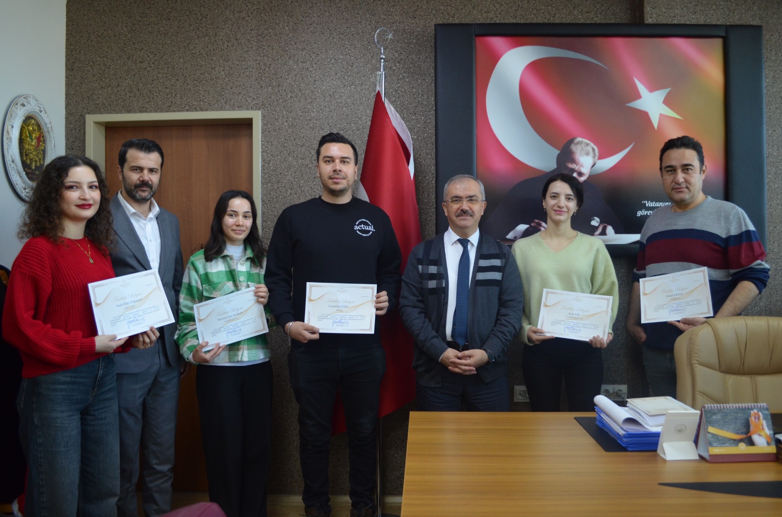 İl Müdürümüz Sayın Bilal Erdoğan'ın Geçici Koruyucu Aile Hizmetleri Personelimize Teşekkür Belgesi Takdimi