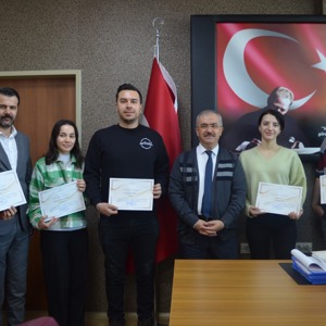 İl Müdürümüz Sayın Bilal Erdoğan'ın Geçici Koruyucu Aile Hizmetleri Personelimize Teşekkür Belgesi Takdimi - fotoğraf 1
