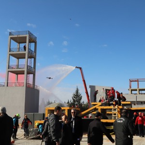 AFAD KOORDİNESİNDE DEPREM TATBİKATI DEĞERLENDİRME TOPLANTISI YAPILDI - fotoğraf 9