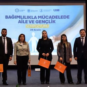 Bağımlılıkla Mücadelede Aile ve Gençlik Sempozyumu’na Katılım Sağladık - fotoğraf 3