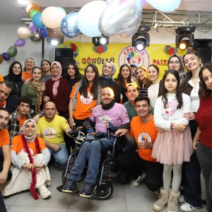 HUZUREVİMİZDE GÜLÜMSEYEN YÜZLER, MUTLU ANLAR - fotoğraf 1