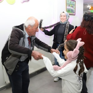 HUZUREVİMİZDE GÜLÜMSEYEN YÜZLER, MUTLU ANLAR - fotoğraf 6