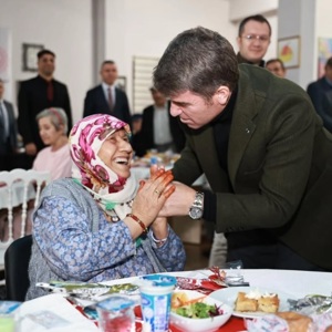 Valimiz Sayın Önder BAKAN ve eşi Sayın Elif BAKAN Hanımefendi, Amasya Merzifon Huzurevi'mizi ziyaret etti. - fotoğraf 1