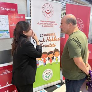 "Dijital Dünyada Çocuk Hakları Sözleşmesi" İmza Kampanyası ile İlgili Standımız Alışveriş Merkezinde... - fotoğraf 9