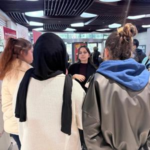"Dijital Dünyada Çocuk Hakları Sözleşmesi" İmza Kampanyası ile İlgili Standımız Alışveriş Merkezinde... - fotoğraf 8