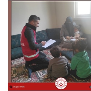 İl Müdürlüğümüze bağlı Kuruluşumuz Sosyal Hizmet Merkezi Müdürlüğünden Sosyal ve Ekonomik  Destek Hizmeti alan 4 ve üzeri çocuklu ailelere 2025 Aile Yılı kapsamında personelimiz tarafından hane ziyaretleri gerçekleştirilmiştir. - fotoğraf 2