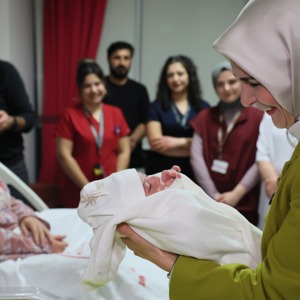 Bakanımız Göktaş'tan doğum yapan annelere "yeni yıl" ziyareti - fotoğraf 1