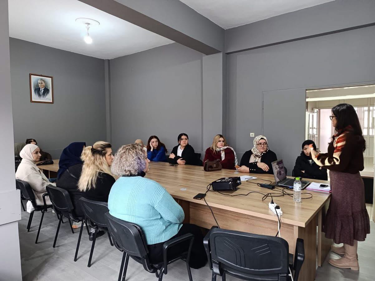 “Aile Yaşam Becerileri, Evlilik ve Aile Hayatı, Değerlerin Edinilmesinde Ailenin Rolü” konularında eğitim verilmiştir.