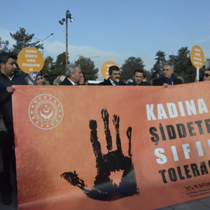 Erzurum'da 25 Kasım Kadına Yönelik Şiddete karşı Uluslararası Mücadele Günü etkinlikleri - fotoğraf 4