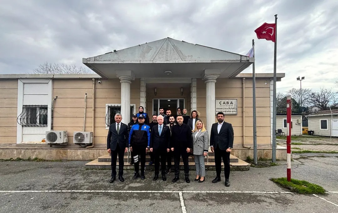 Sayın Valimiz Davut GÜL, İl Müdürümüz Sn. Ömer TURAN eşliğinde İlk Kabul İstanbul Ayvansaray Çocuk Evleri Sitesi’ne ziyarette bulunmuştur