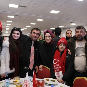 Bakanımız Göktaş, Sarıkamış'ta şehit ve gazi aileleri onuruna verilen yemeğe katıldı - fotoğraf 1