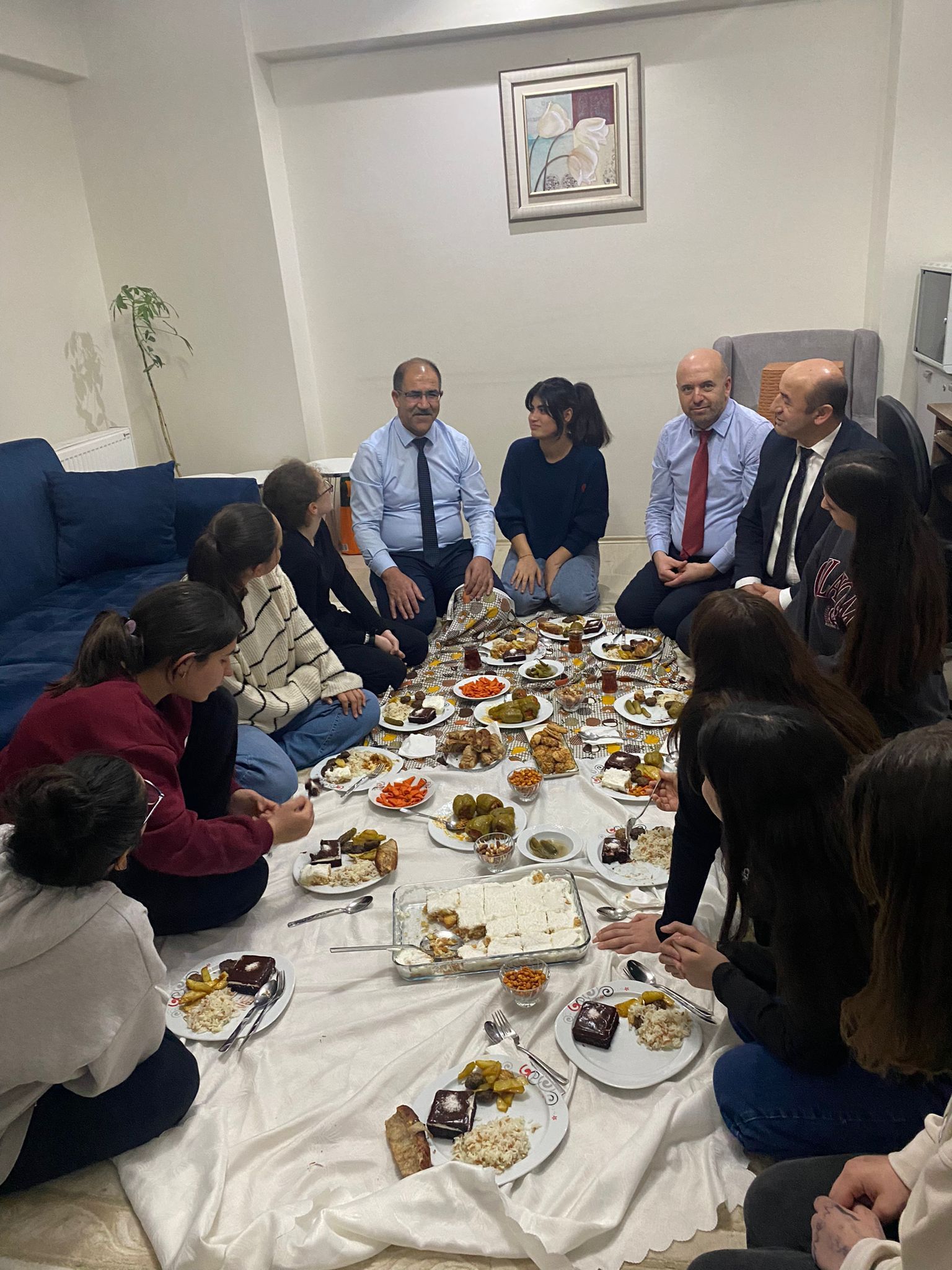 İl Müdürlüğümüze bağlı Çocuk Evleri Koordinasyon Merkezi Müdürlüğünde, koruma ve bakım altında bulunan çocuklarımızı ziyaret ettik.