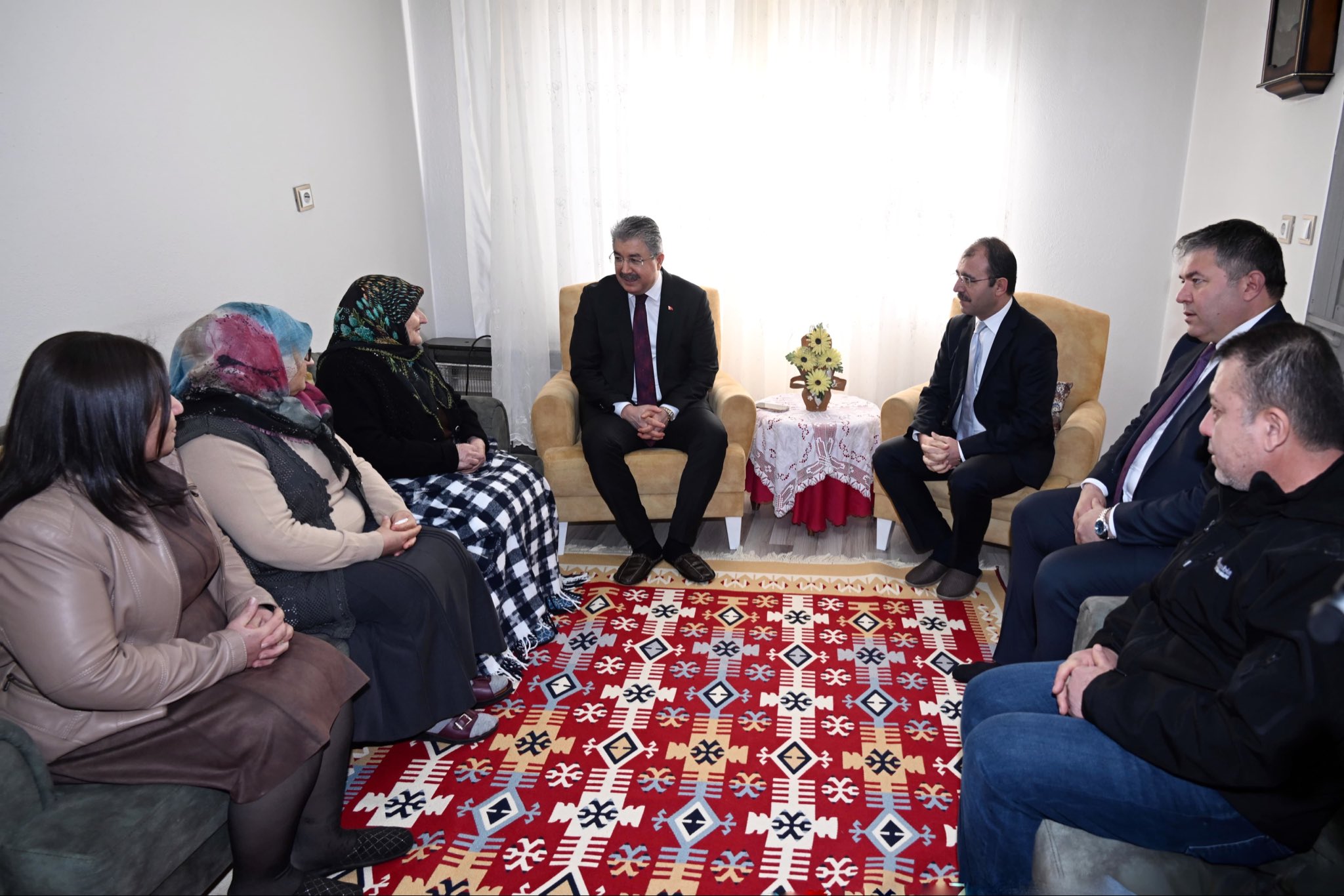 Valimizden Kadirli’de Şehit Annesine Vefa Ziyareti