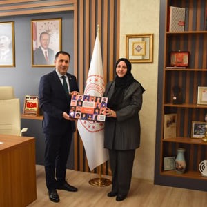 Kadın ve Demokrasi Derneği (KADEM) Aydın İl Temsilcisi Sayın Dilek Akıncı Tayanç ve beraberindeki heyet, İl Müdürümüz İlkay Türkoğlu’na hayırlı olsun ziyaretinde bulundu. - fotoğraf 1