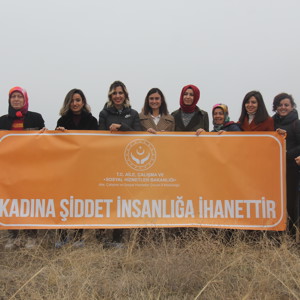25 Kasım Kadına Yönelik Şiddete Karşı Uluslararası Mücadele Günü” konusunda toplumsal farkındalık ve duyarlılığı artırmak amacıyla ilimizde de çeşitli etkinlikler düzenlenmiştir. - fotoğraf 1