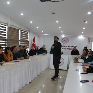 İl Müdürlüğümüz ve bağlı kuruluşlarımızda görev yapan personele yönelik Temel Afet Bilinci Eğitimi gerçekleştirildi - fotoğraf 6