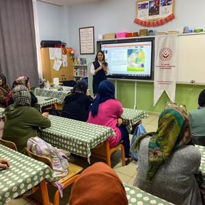 Koruyucu Aile Hizmeti Tanıtımı Termal Halk Eğitim Merkezi’nde Gerçekleştirildi - fotoğraf 2