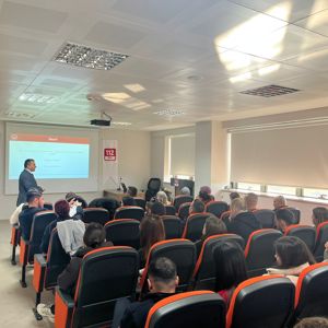 İl Müdürlüğümüz Eğitim Birimi tarafından Kırklareli 112 Acil Çağrı Merkezi Müdürlüğü personeline yönelik “Kadına Yönelik Şiddetle Mücadele Farkındalık”  eğitimi düzenlendi. - fotoğraf 2
