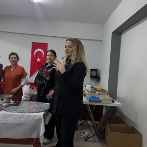 İl Müdürümüz Sayın Emine BÖÇKÜN’ün katılımlarıyla Çocuklarımızla Çikolata Yapımı Atölyesi Gerçekleştirildi. - fotoğraf 3