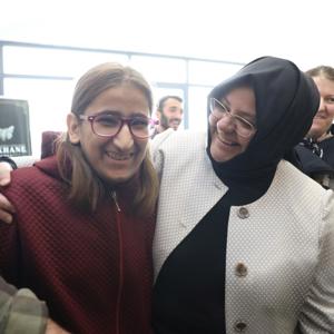 Bakan Selçuk Bursa’da Gündüzlü Bakım Merkezi ve Huzurevi Açılışları Gerçekleştirdi - fotoğraf 3