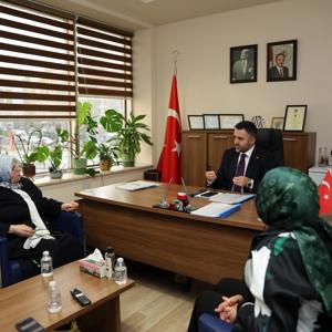İl Müdürümüz Sn. Ömer TURAN ile Yüzyılın Aile ve Gençlik Hareketi Derneği Başkanı Sn. Güleser TOPUZ Arasında Görüşme Gerçekleştirildi - fotoğraf 2