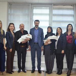 Melek ve Göktuğ Bebekleri Geçici Koruyucu Ailesine Verdik - fotoğraf 1