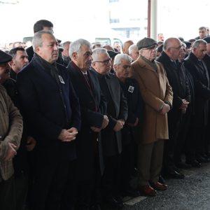 Valimiz ve İl Protokolünden Karataş Ailesine Taziye - fotoğraf 1