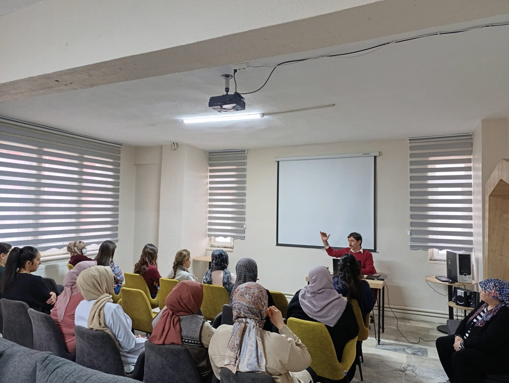 Madde Bağımlılığı ile Mücadele ve Aile Yaşam Becerileri Semineri