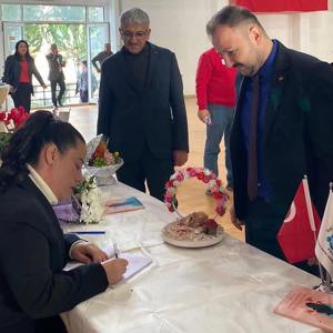 Özel Kuzey Bakım Merkezinden hizmet almakta olan Ümmühan KALENDER’ in şiir kitabının tanıtımı ve imza günü gerçekleştirilmiştir. - fotoğraf 6