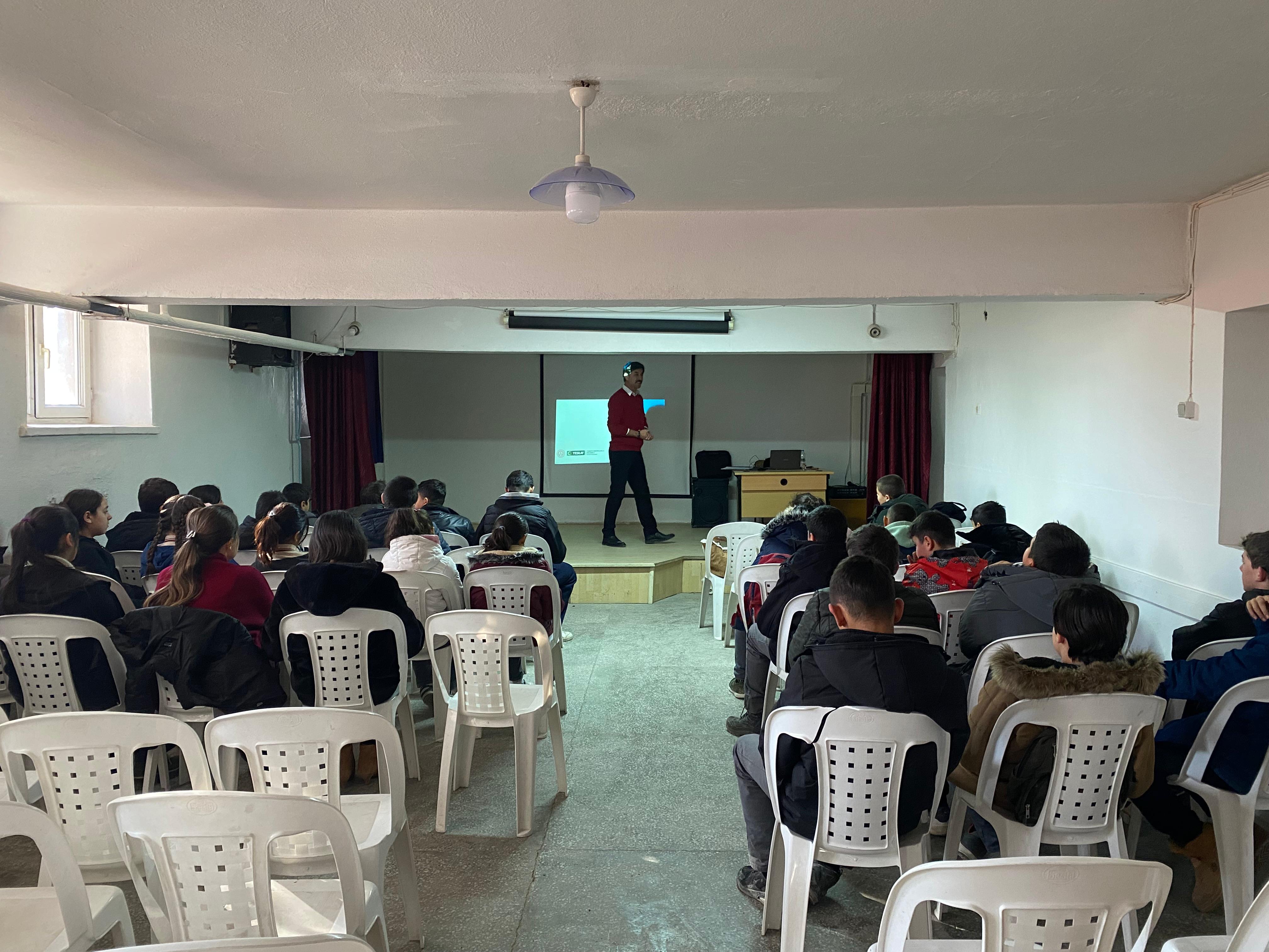 Çocukların İnternet Ortamında İstismarının Önlenmesi Çalışmaları Kapsamında Teknoloji Bağımlılığı, Mahremiyet ve İnternet Kullanım Semineri