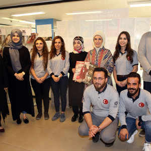 Emine Erdoğan Hanımefendi ve Bakanımız Selçuk, Mardin Büyükşehir Belediyesi Gençlik Merkezi'nde gençlerle bir araya geldi - fotoğraf 3