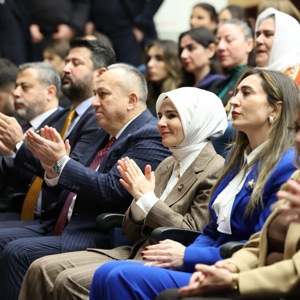 Aile ve Sosyal Hizmetler Bakanımız Mahinur Özdemir Göktaş Hacı Bektaş-ı Veli'nin şehri, Kapadokya'nın merkezi Nevşehir'de Alevi-Bektaşi Kültür ve Cemevi Başkanlığı tarafından düzenlenen Ailede Kadıncık Ana İzleri Paneli'ne katıldı. - fotoğraf 3