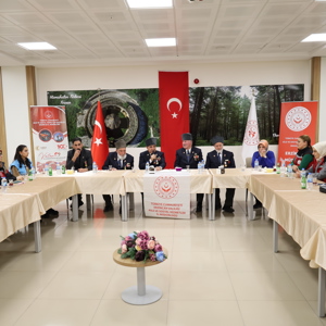 Aziz Şehitlerimizin Değerli Yakınları ve Kahraman Gazilerimiz Erzincan Kız Yurdu Öğrencileriyle bir Araya Gelerek Kahramanlık Hikayelerini ve Anılarını Paylaştılar. - fotoğraf 2